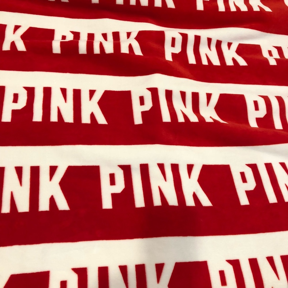 BNWOT Pink Victoria’s Secret 60X72 Sherpa Blanket - Picture 3 of 5